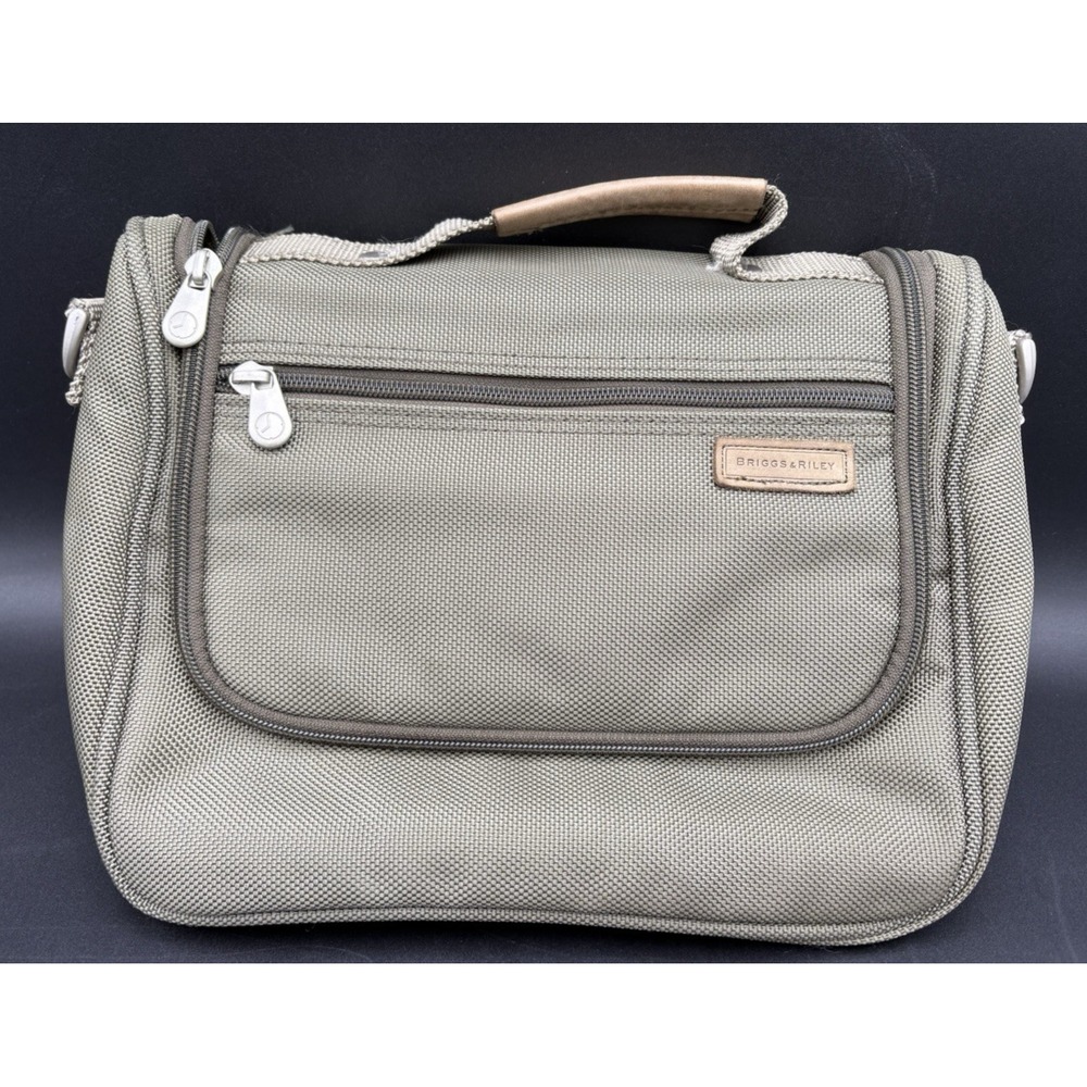Briggs & Riley Travelware Green Nylon Carry On Over Night Hanging Toiletry Bag